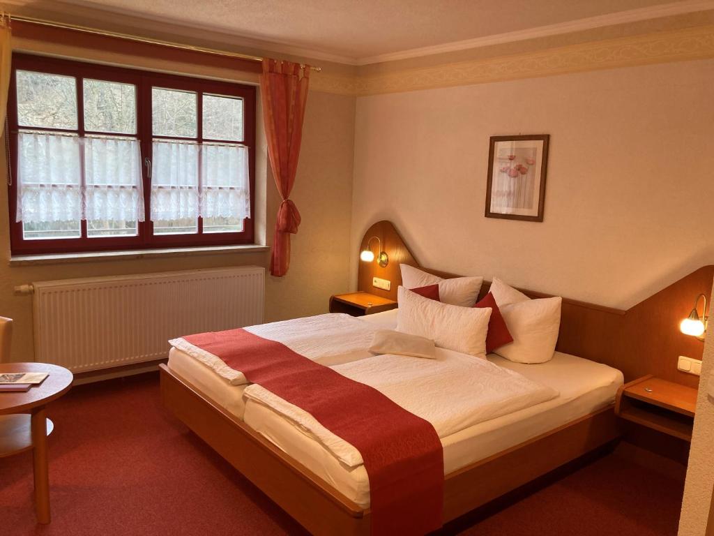 Voodi või voodid majutusasutuse Hotel Zur Fernmühle toas