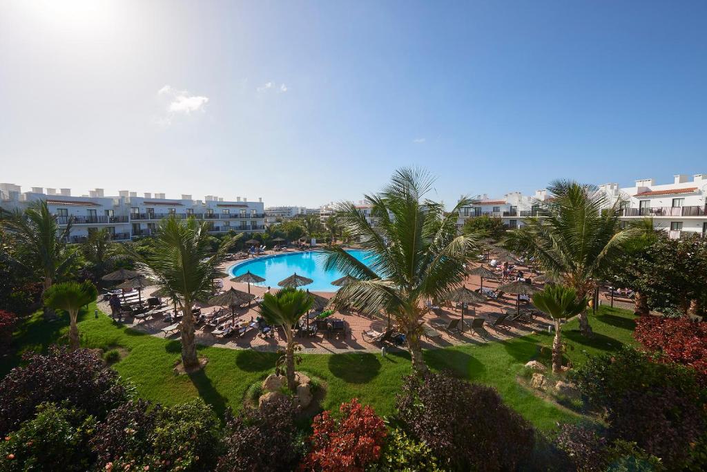 Bazén v ubytování Melia Dunas Beach Resort & Spa - All Inclusive nebo v jeho okolí