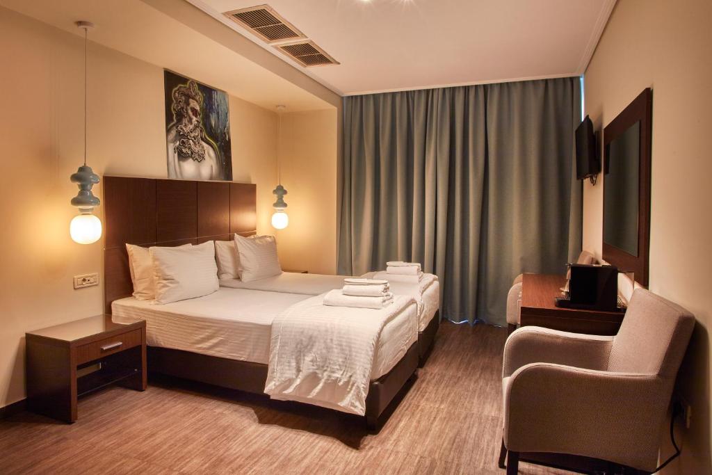 Rúm í herbergi á Athens Way Pop Art Hotel