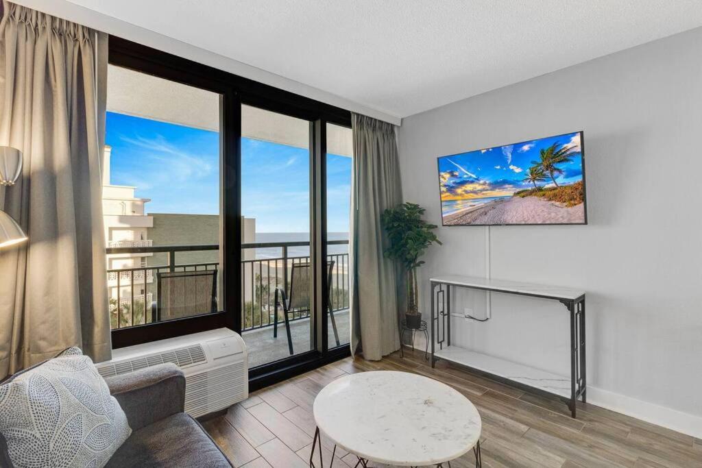 TV&#47;Unterhaltungsangebot in der Unterkunft Captivating Coastal Charm - Oceanview Suite! PG 504