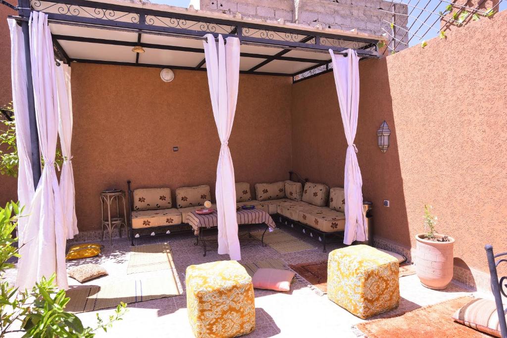 Coin salon dans l'établissement RYAD RDATE LWALIDINE