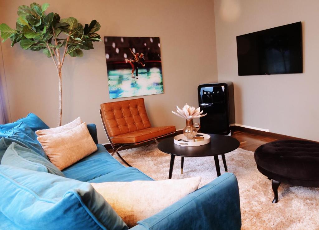 TV a/nebo společenská místnost v ubytování Clarion Hotel Gillet