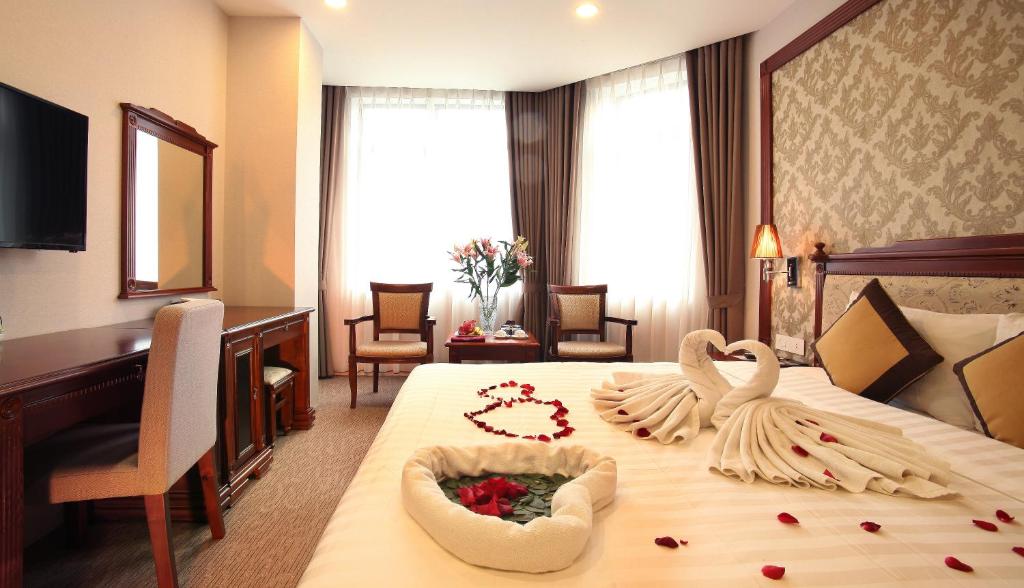 Postel nebo postele na pokoji v ubytování Western Hanoi Hotel
