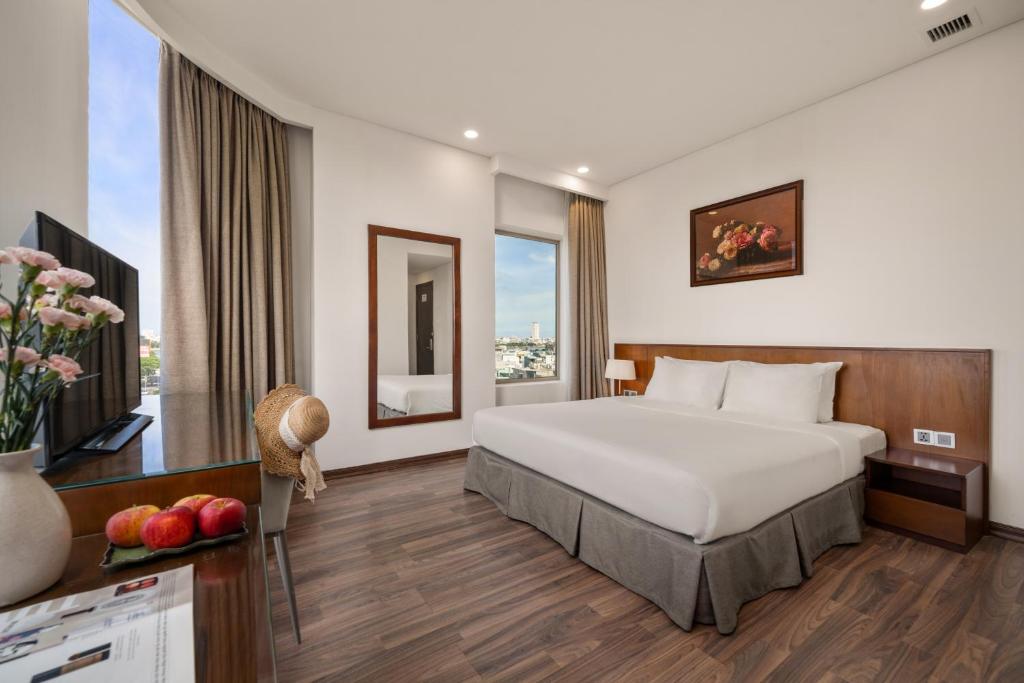 Postel nebo postele na pokoji v ubytování Mitisa Hotel Da Nang - Near Dragon Bridge