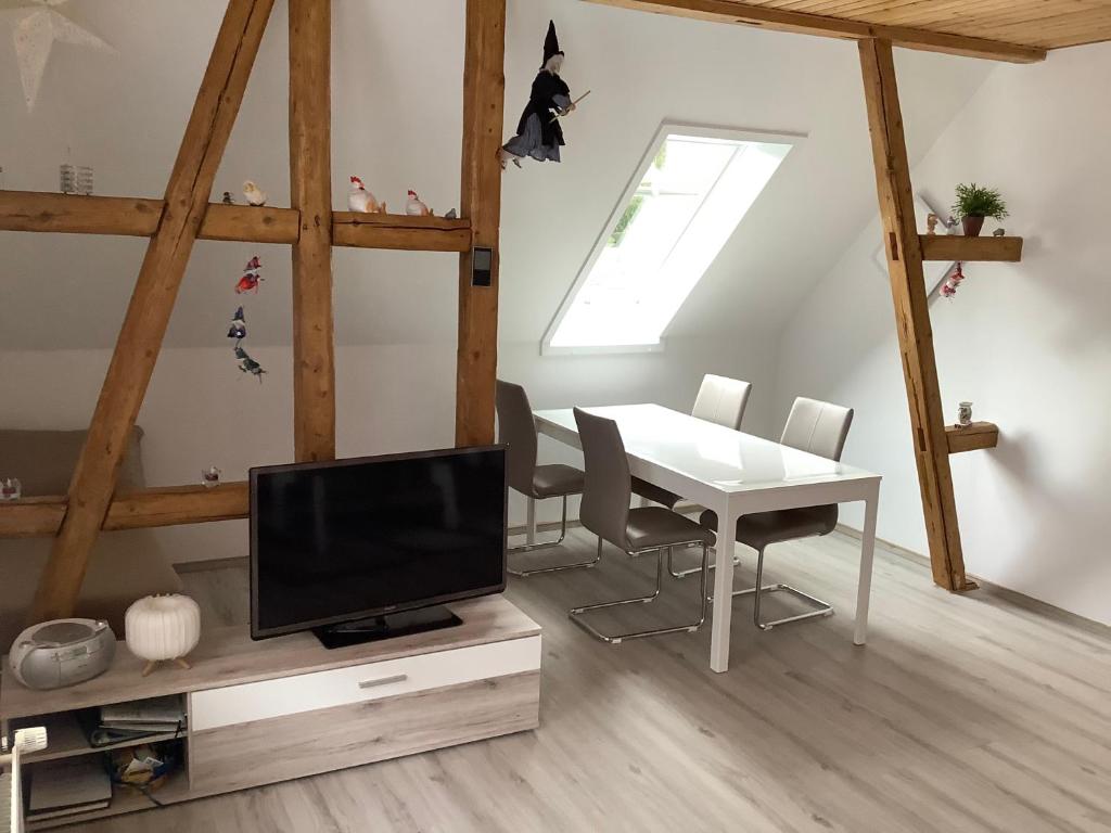 TV a/nebo společenská místnost v ubytování Ferienhaus Schuster