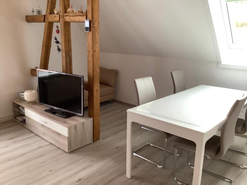 TV a/nebo společenská místnost v ubytování Ferienhaus Schuster