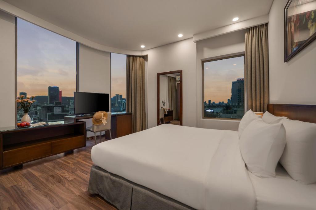 Postel nebo postele na pokoji v ubytování Mitisa Hotel Da Nang - Near Dragon Bridge