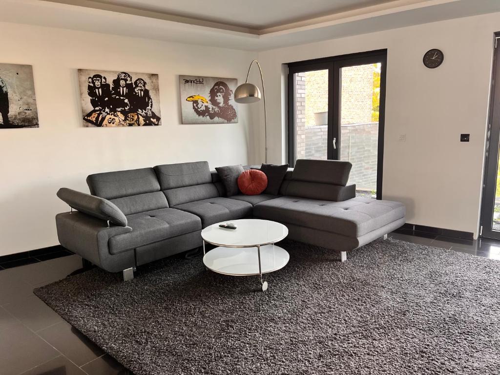 a living room with a couch and a table at Moderne Maisonette Wohnung in Mönchengladbach