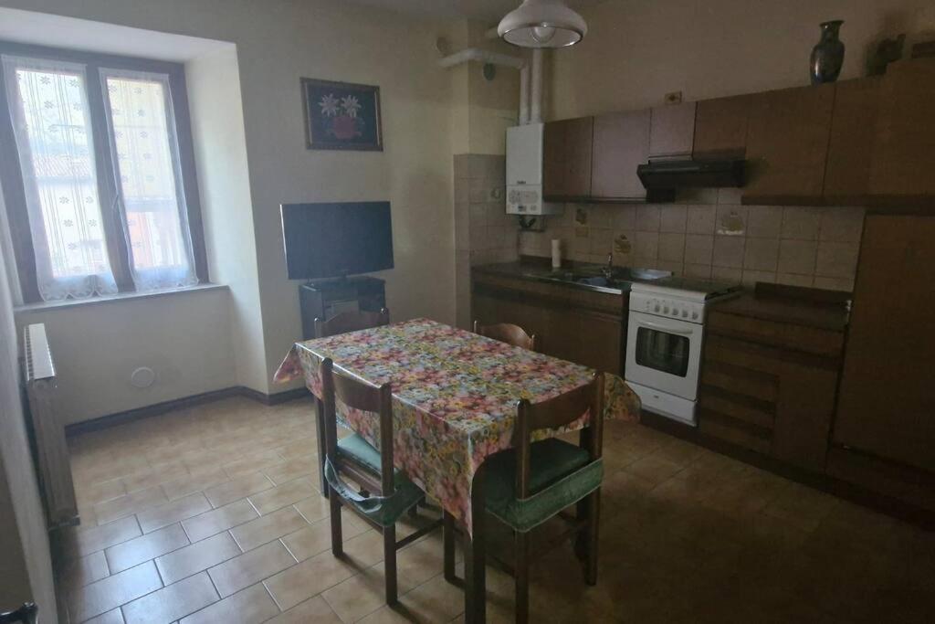 Η κουζίνα ή μικρή κουζίνα στο Casa Vicolo ai Campi