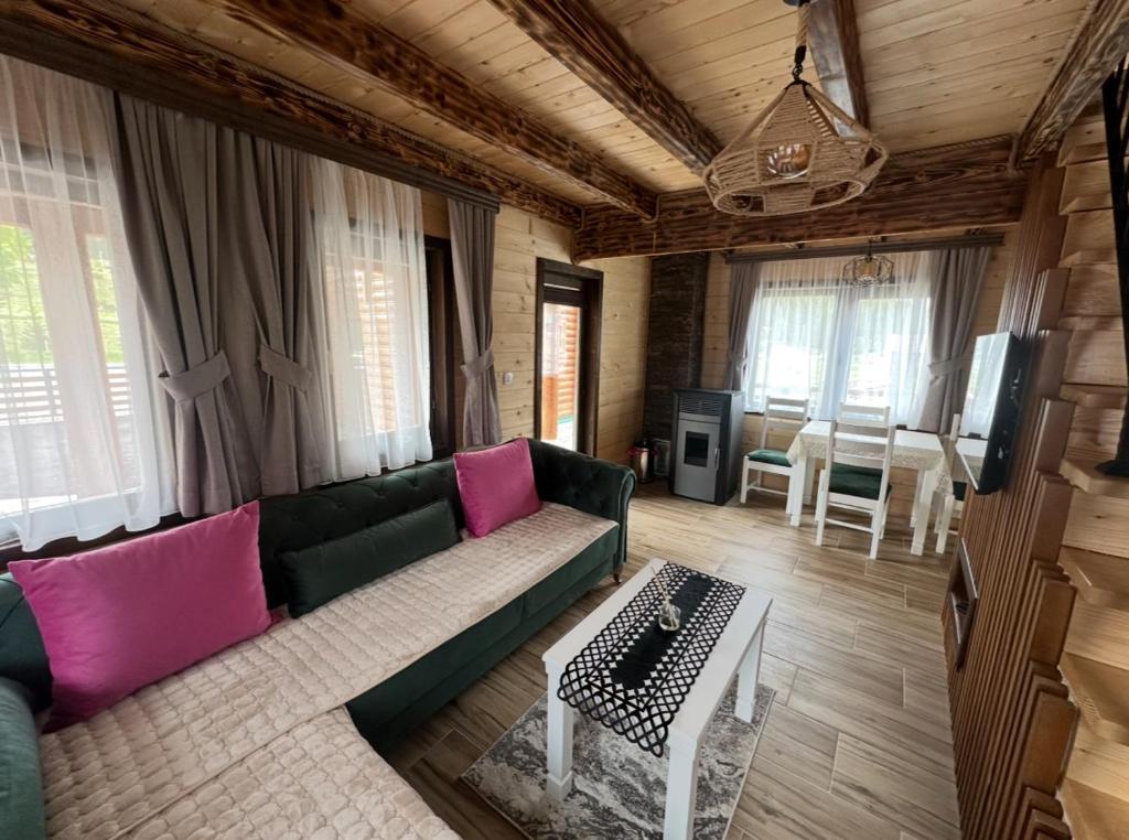 Posezení v ubytování Zagrad Homes in Zabljak