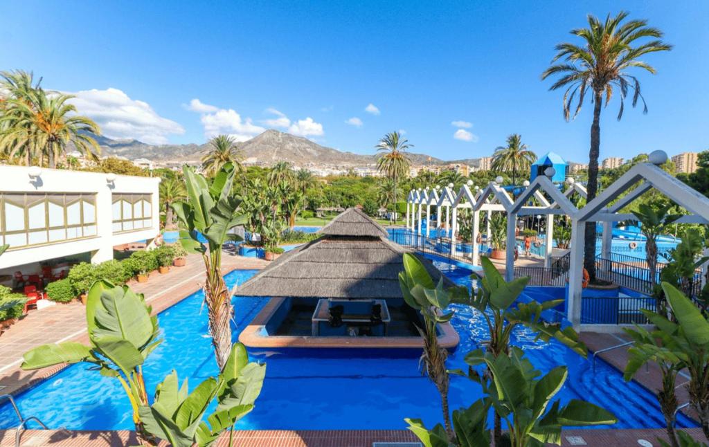 Beautiful apartment with sea views in Benal Beach