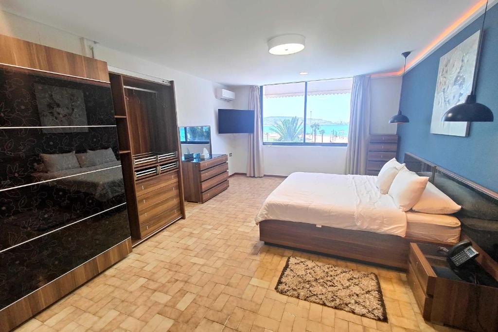TV a/nebo společenská místnost v ubytování Villa Mirasol Hotel