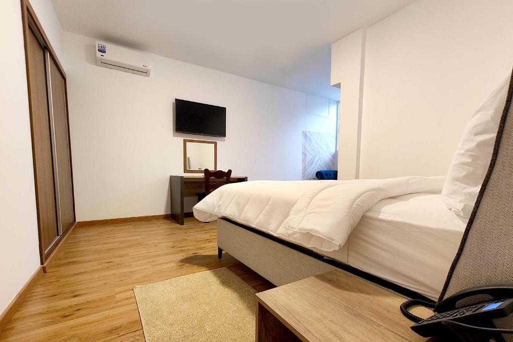 TV a/nebo společenská místnost v ubytování Villa Mirasol Hotel