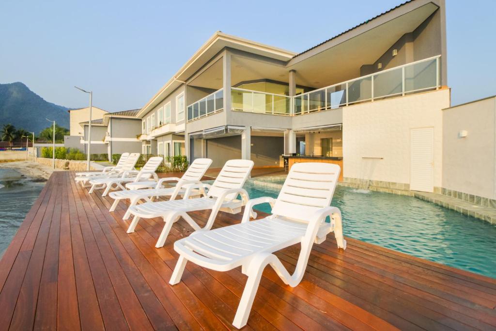 Nespecifikovaný výhled na hory nebo výhled na hory při pohledu z hotelu
