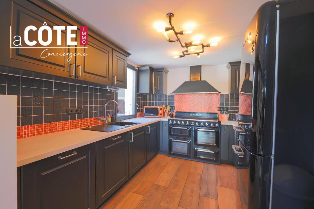 Kuchyň nebo kuchyňský kout v ubytování Maison metalomer