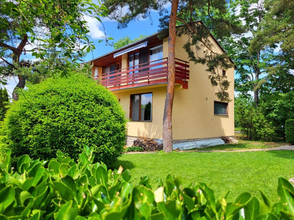 Vonkajšia záhrada v ubytovaní Fenyves Villa