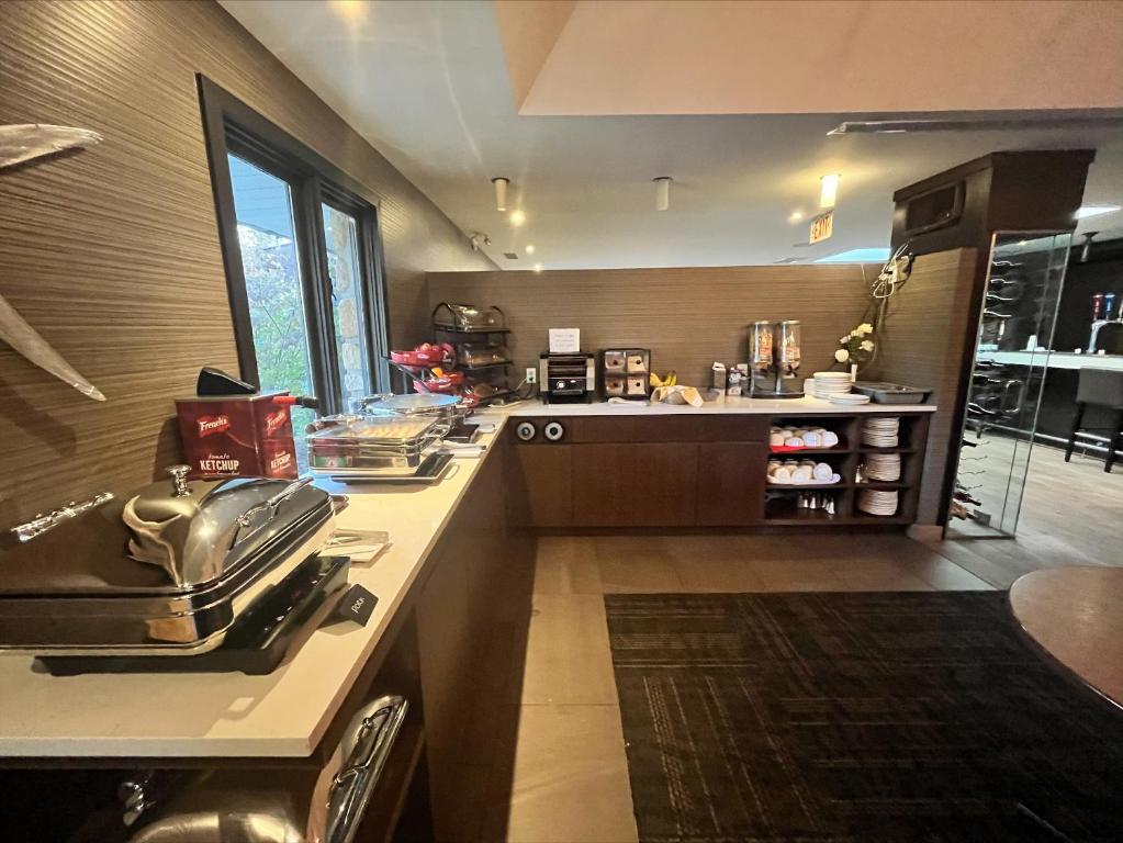 Ramada by Wyndham Ottawa On The Rideau - Resim 23