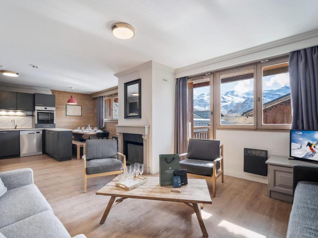 Appartement 75m² avec cheminée proche pistes, 3 chambres, pour 8 personnes