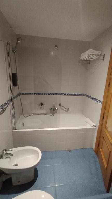 Koupelna v ubytování Hotel Covaleda Soria