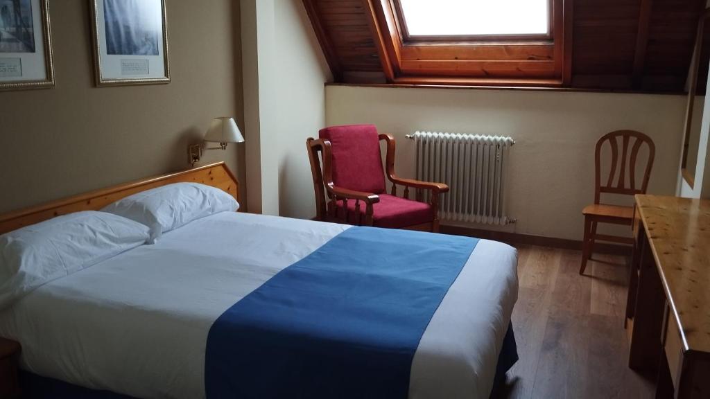 Postel nebo postele na pokoji v ubytování Hotel Covaleda Soria