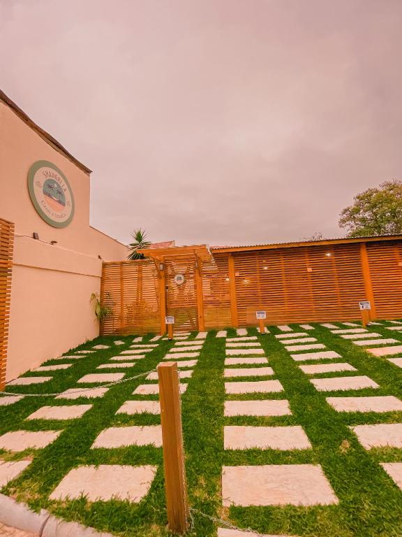 a garden in front of a building at Shangri La Casas e Studios in Praia do Rosa