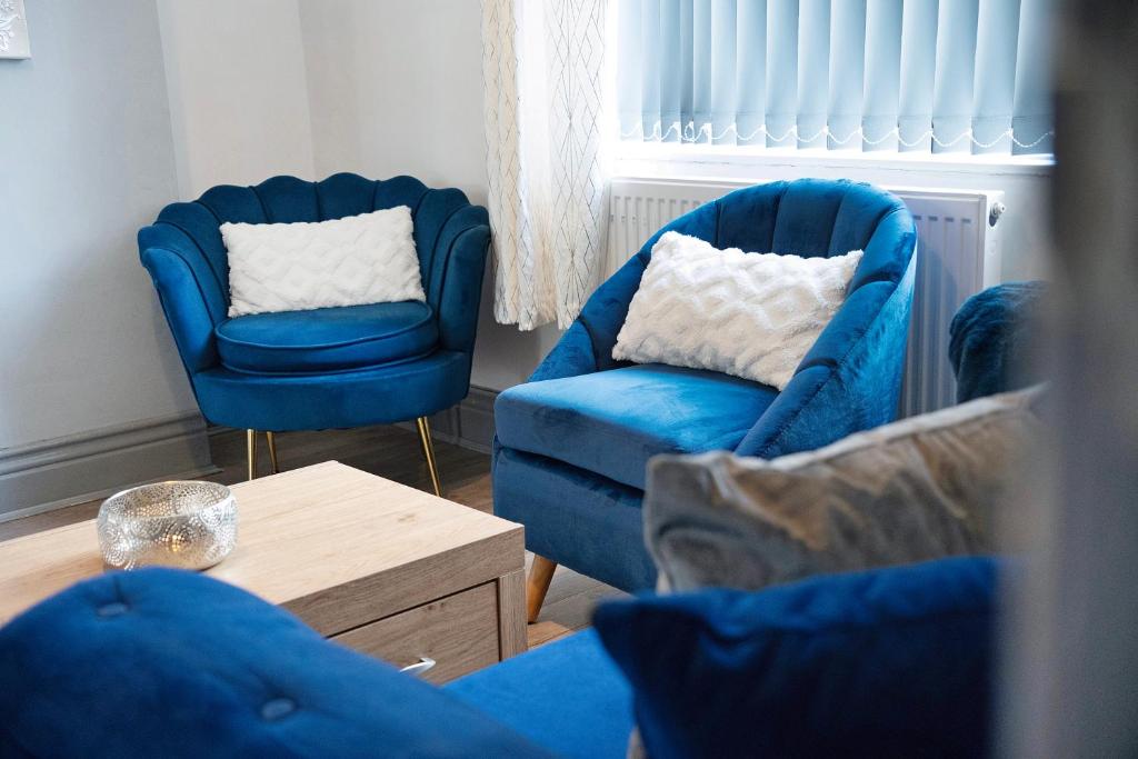 Posezení v ubytování Comfortable 2BR Home 10 Min to Durham Cathedral