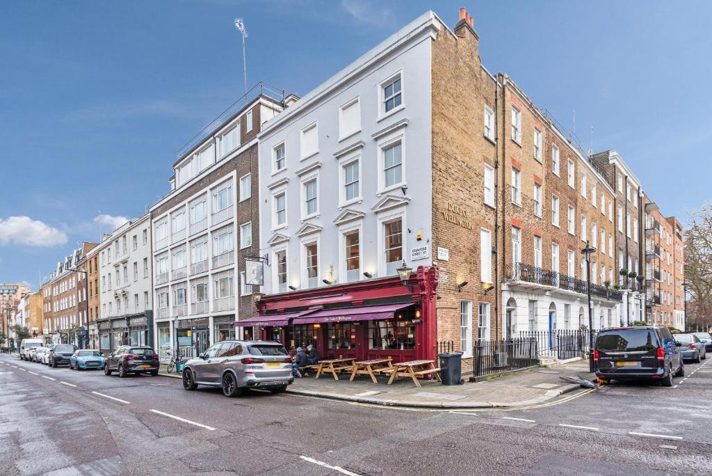 a city street with cars parked in front of buildings at Crawford Street Apartment By Morethanstays in London