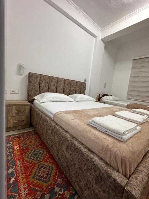 Postel nebo postele na pokoji v ubytování Lola's Rooms