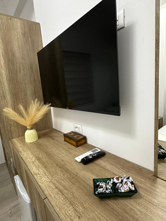 TV a/nebo společenská místnost v ubytování Lola's Rooms