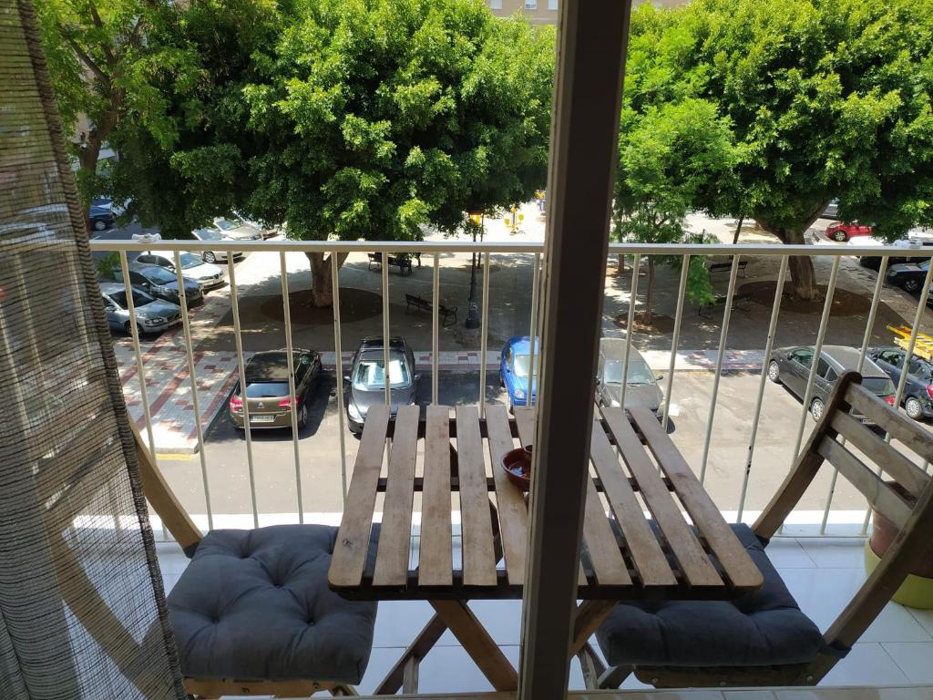Balkón alebo terasa v ubytovaní Habitaciones en Apartamento compartido DELICIAS ROOM Cerca del Mar, Aeropuerto, Ave y Metro