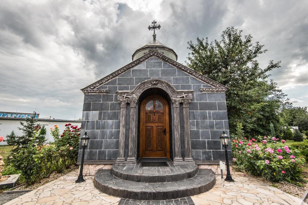 Hotel David with Free Parking - Resim 13