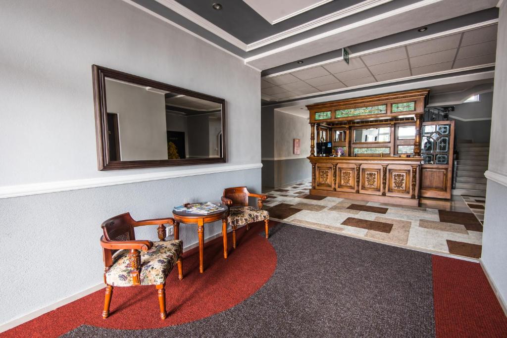 Hotel David with Free Parking - Resim 6