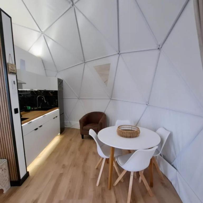 Kuchyň nebo kuchyňský kout v ubytování Glamping Casas Eco Natura