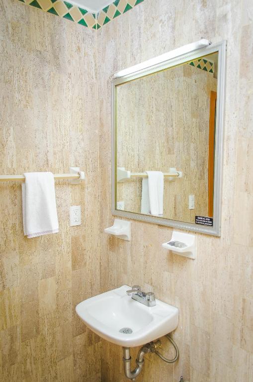 Koupelna v ubytování Hotel Arboledas Expo