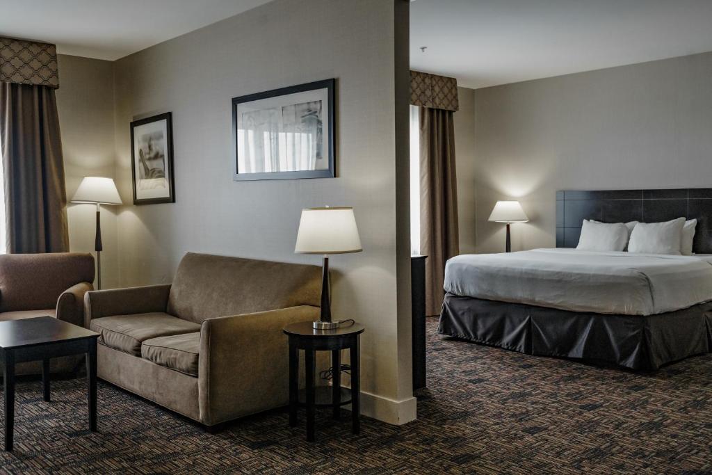 Radisson Hotel Edmonton Airport - KING BED-1 BEDROOM SUITE-NON SMOKING