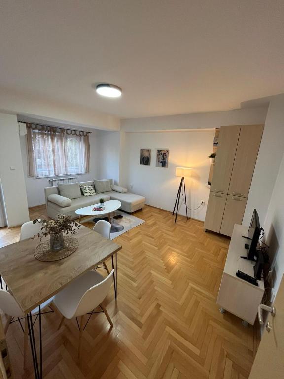 Best Value-Apartment in Skopje - Apartamento Con Balcón