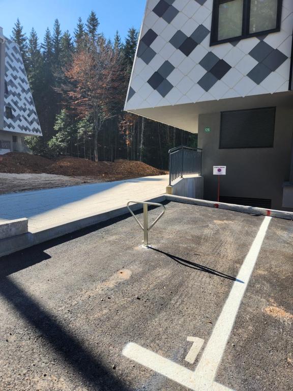 Instalaciones para jugar al ping pong en Apartman Snow White Bjelasnica o alrededores