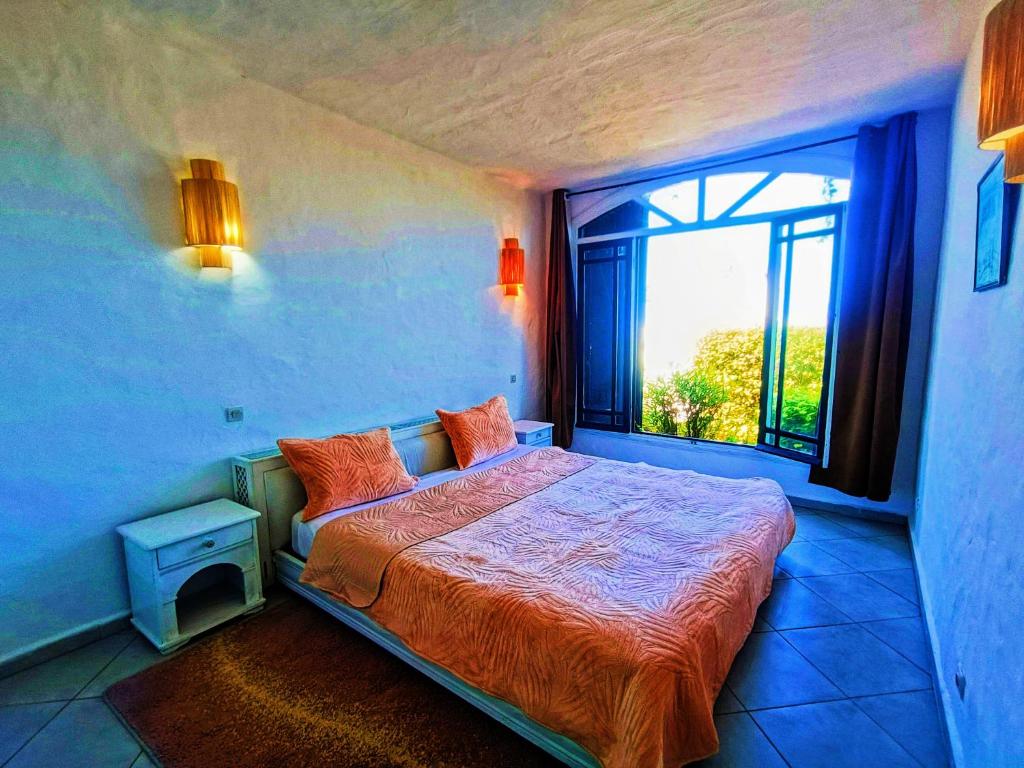 Tempat tidur dalam kamar di P1 duplex vue sur Mer