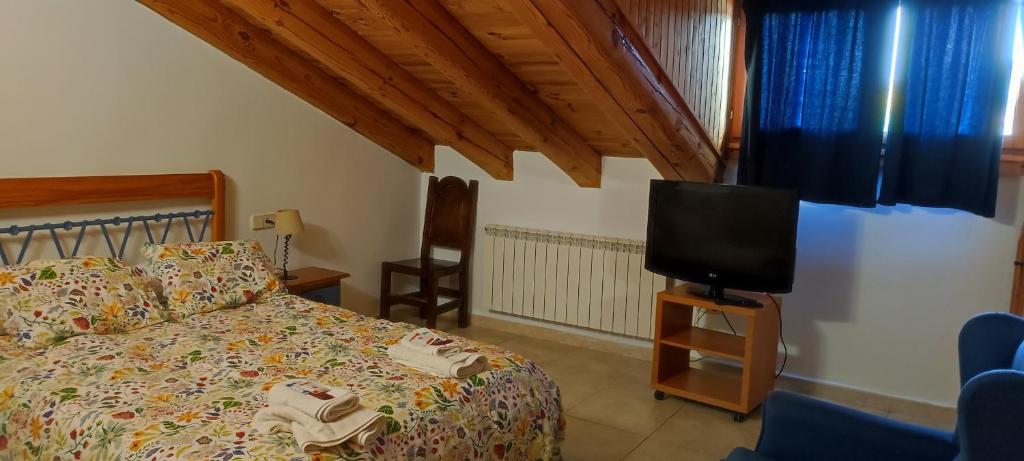 Postel nebo postele na pokoji v ubytování ALTOGREDOS Hotel Rural y apartamentos turísticos