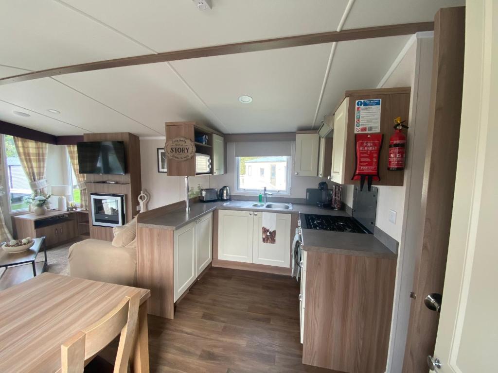 Kuchyň nebo kuchyňský kout v ubytování Luxury Caravan Escape by the Seaside Port Seton