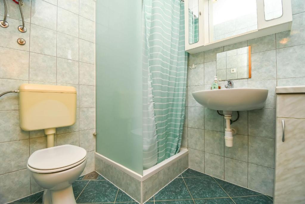Koupelna v ubytování Apartments Jakov