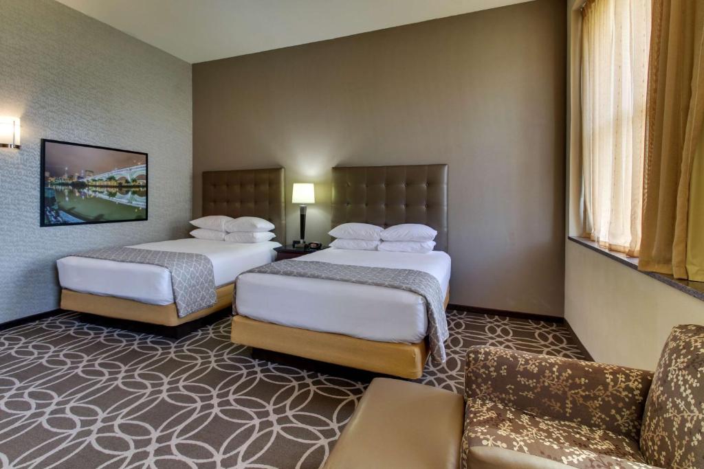 Drury Plaza Hotel Cleveland Downtown - Chambre Queen Deluxe Avec Deux Lits Queen