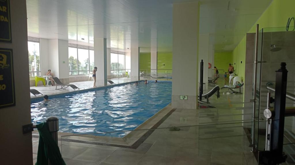 Bazén v ubytování Apto Completo con Estudio y CLUB HOUSE nebo v jeho okolí