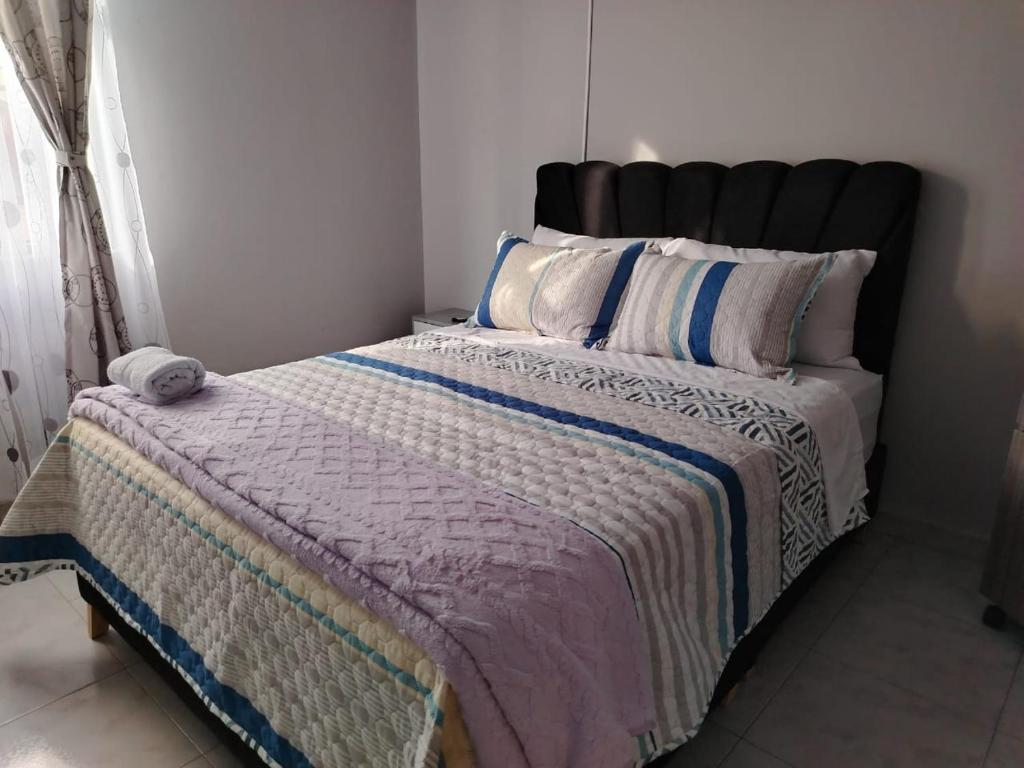 Postel nebo postele na pokoji v ubytování Dos Habitación independientes con Baño compartido