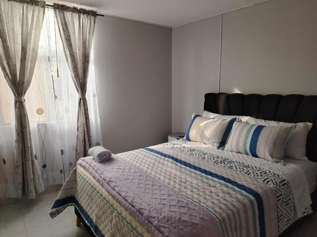 Postel nebo postele na pokoji v ubytování Dos Habitación independientes con Baño compartido