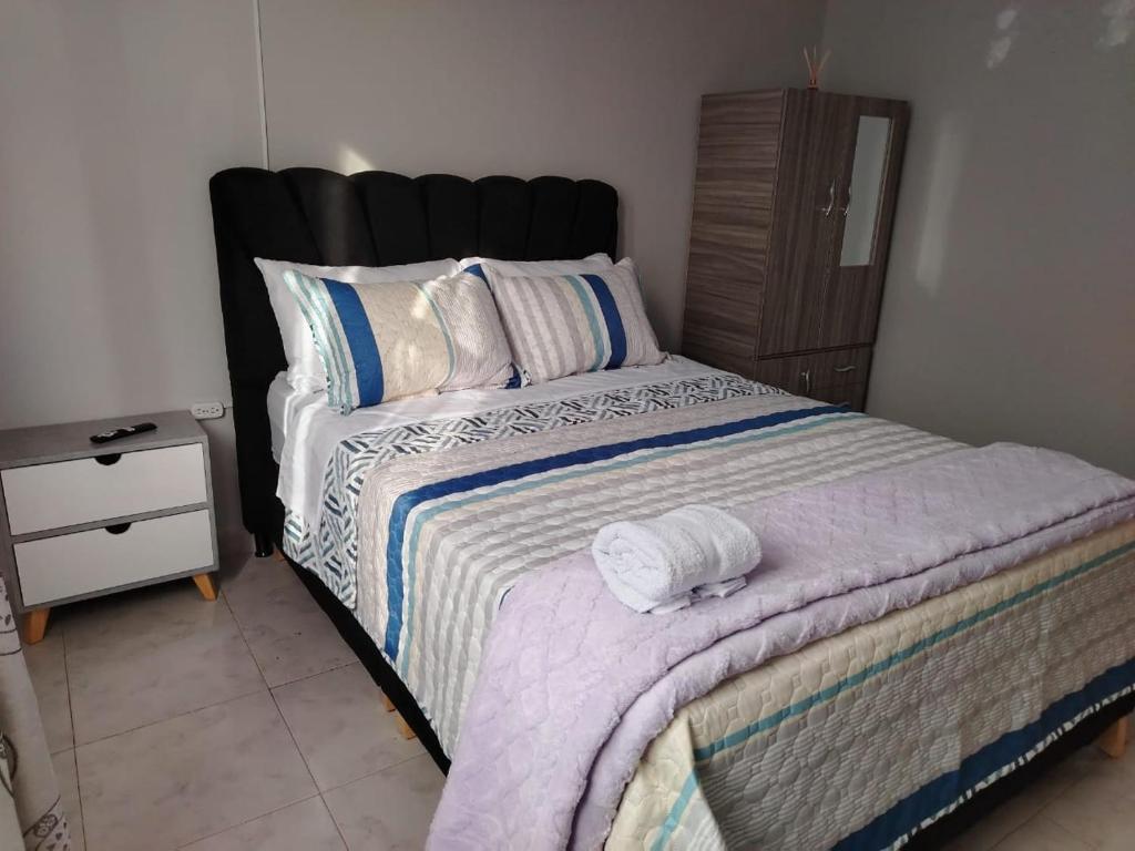 Postel nebo postele na pokoji v ubytování Dos Habitación independientes con Baño compartido