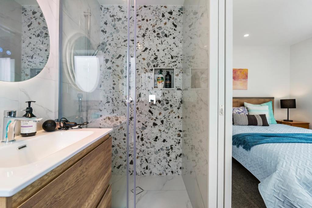 Auckland ONE Tree Hill Coby Suit