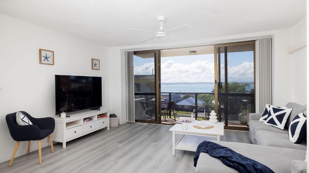 TV a/nebo společenská místnost v ubytování Portside No 9