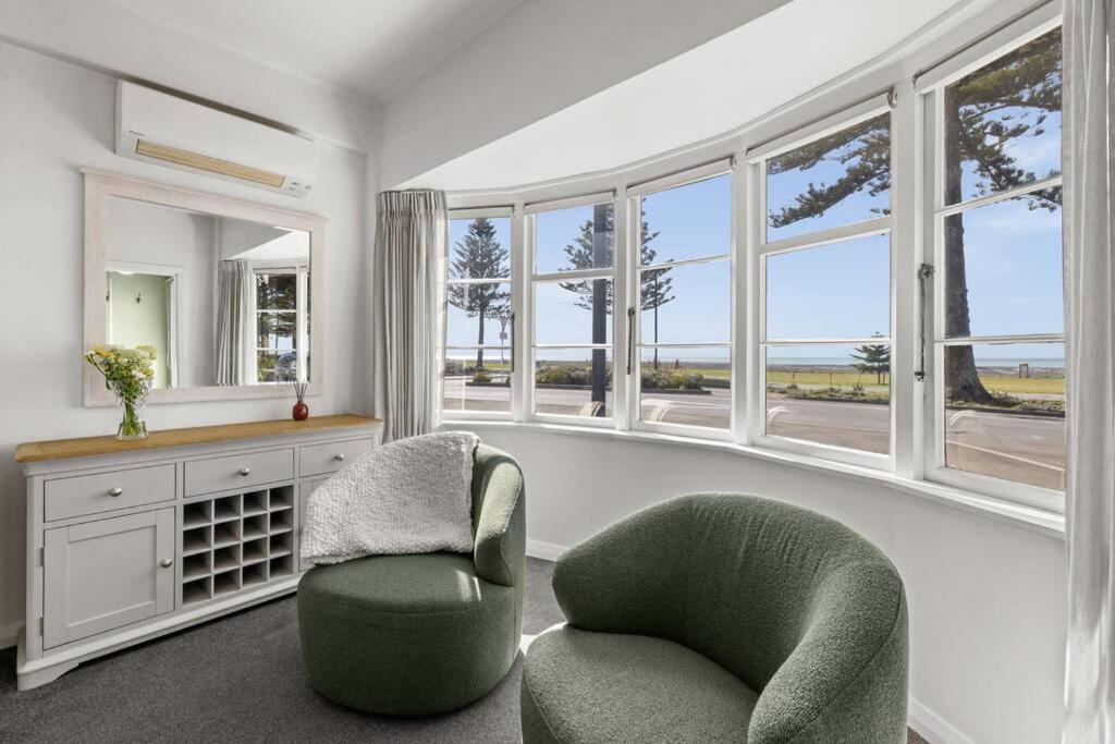 Modern Art Deco Cutie - Resim 1