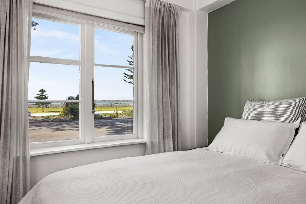 Modern Art Deco Cutie - Resim 15